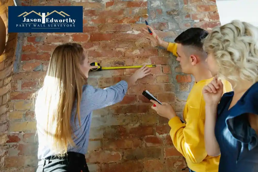 What are the responsibilities of a party wall surveyor Holmfirth?